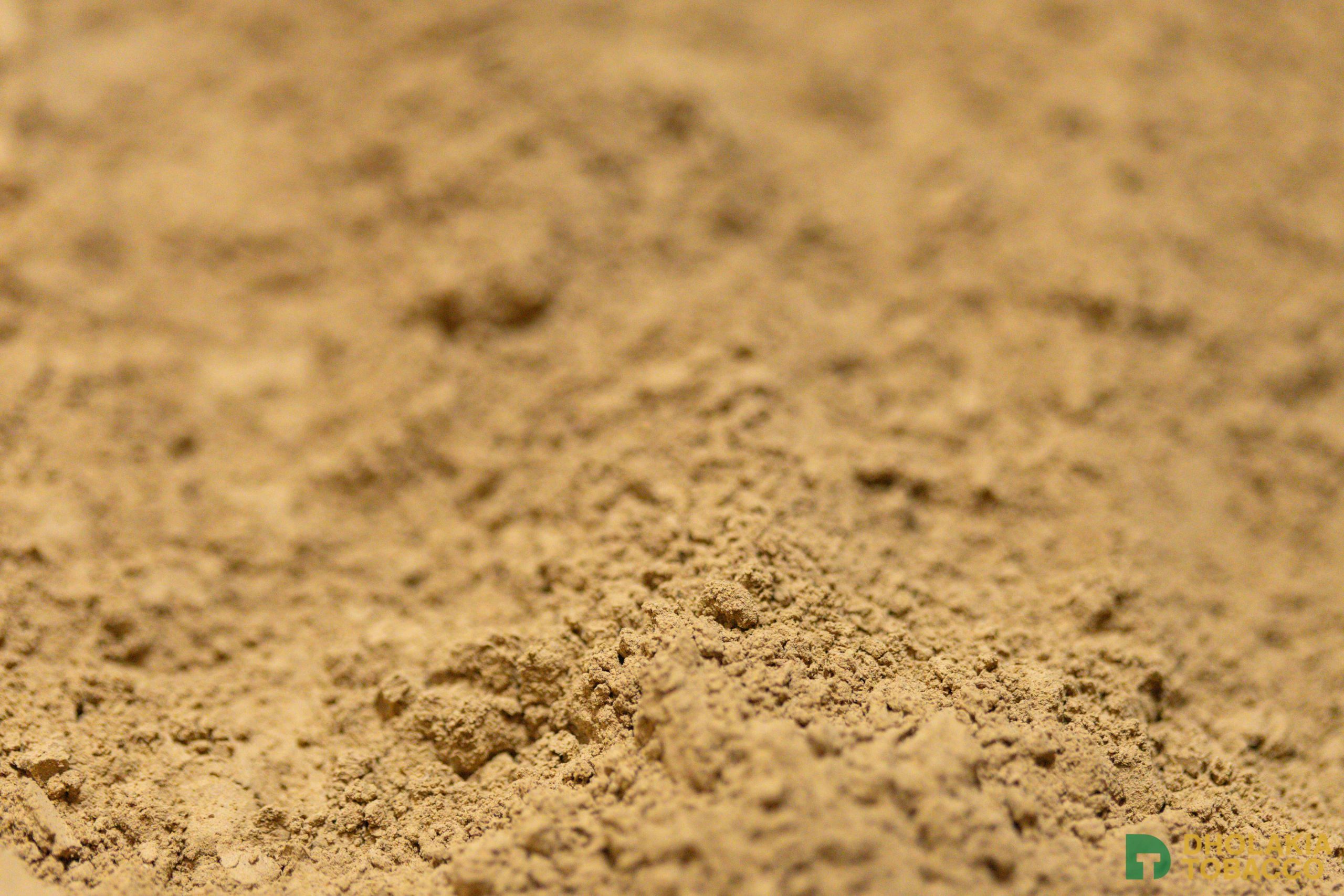 Premium finely ground snuff tobacco for nasal use with rich aroma and traditional experience